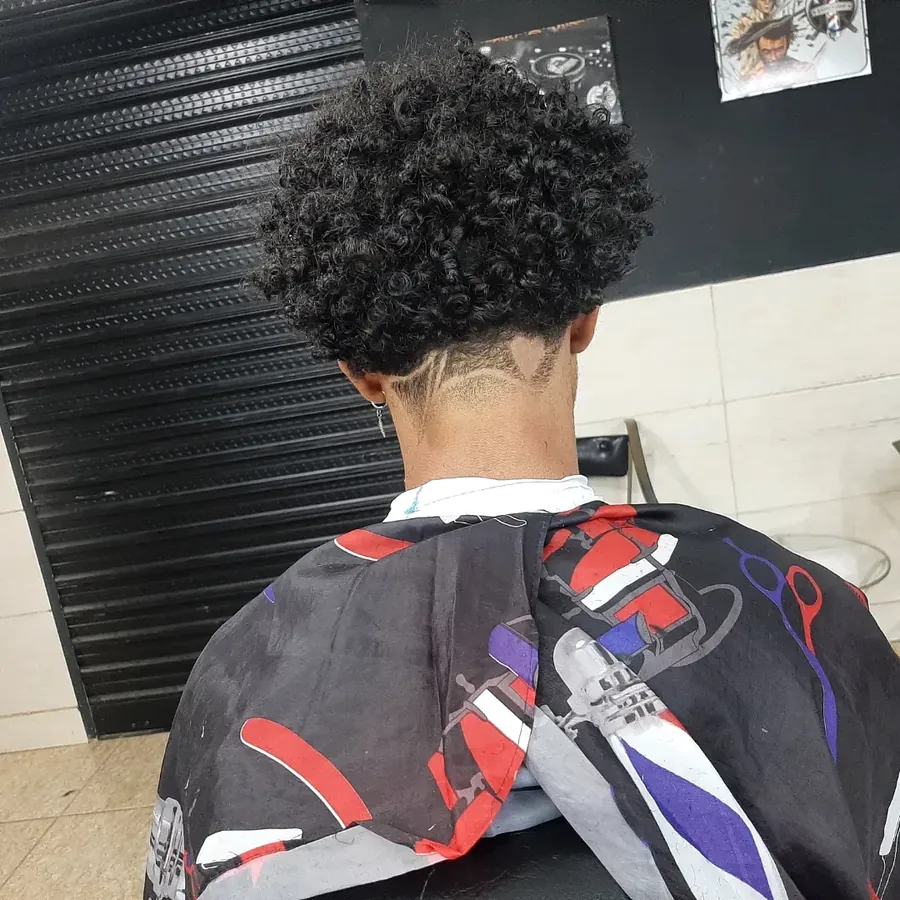 Cabelo cacheado volumoso com degradê - Barbearia Lacordaire, Divinésia MG