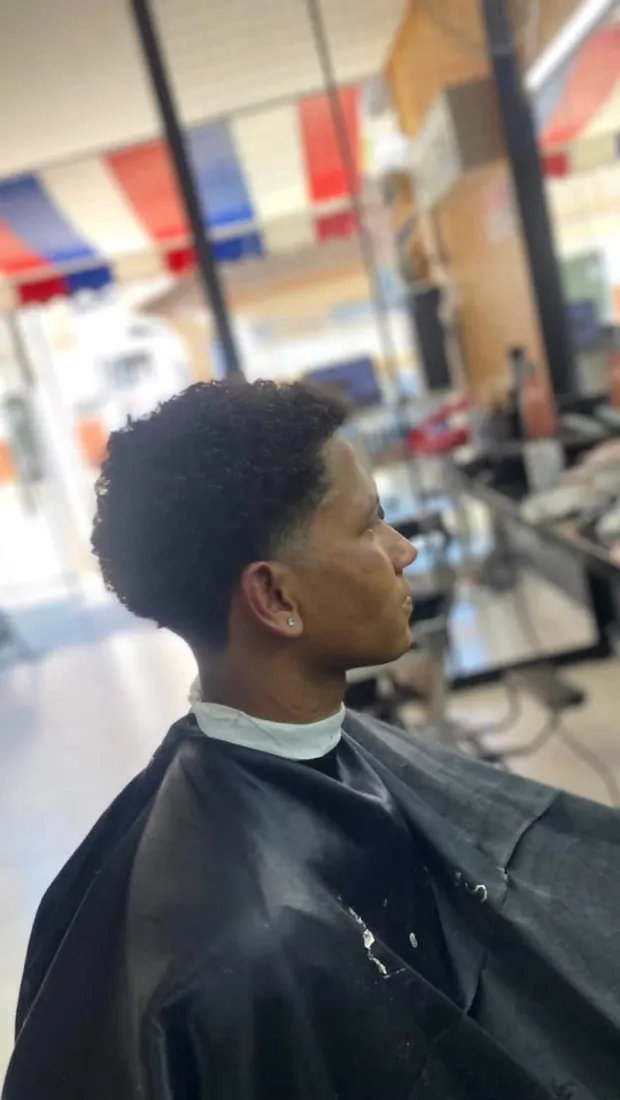 Degradê com topo crespo - Barbearia Lacordaire, Divinésia MG