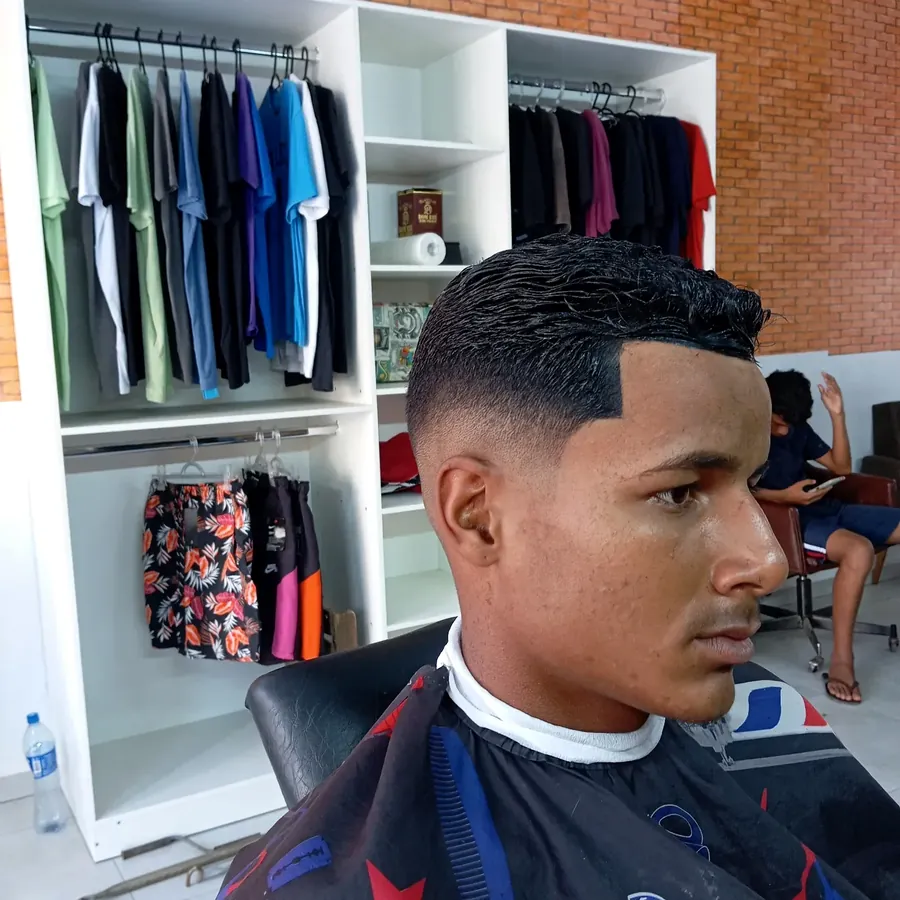 Degradê social com pezinho marcado - Barbearia Lacordaire, Divinésia MG