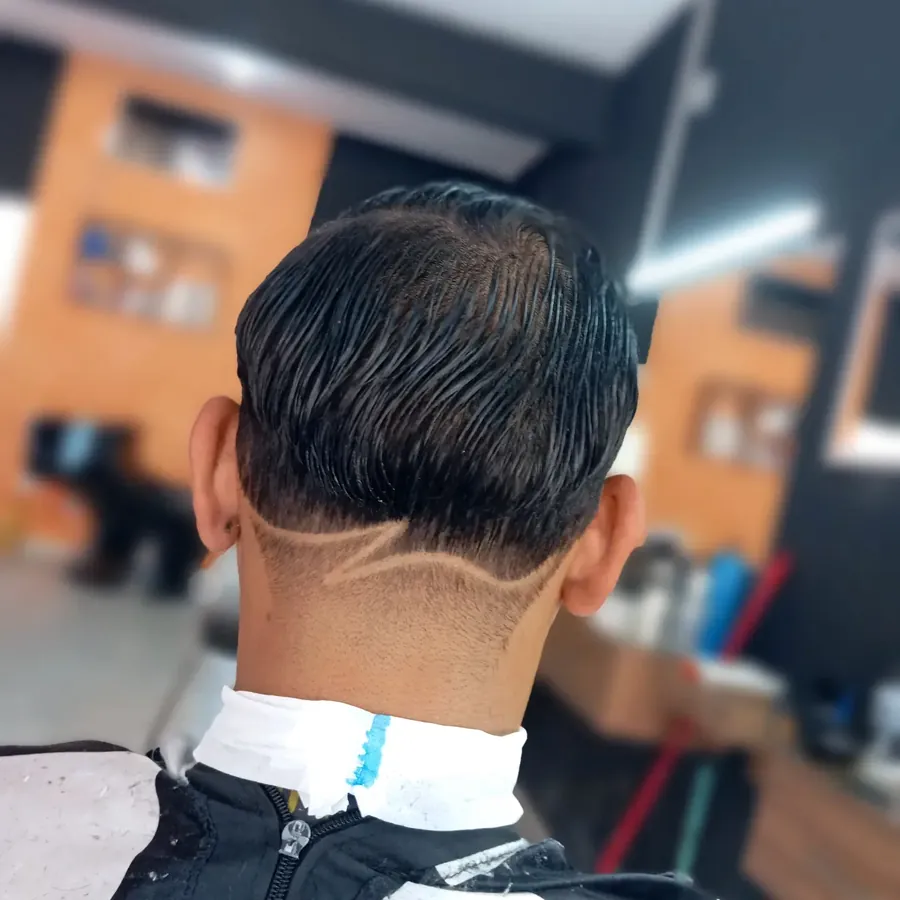 Risco desenhado na nuca - Barbearia Lacordaire, Divinésia MG