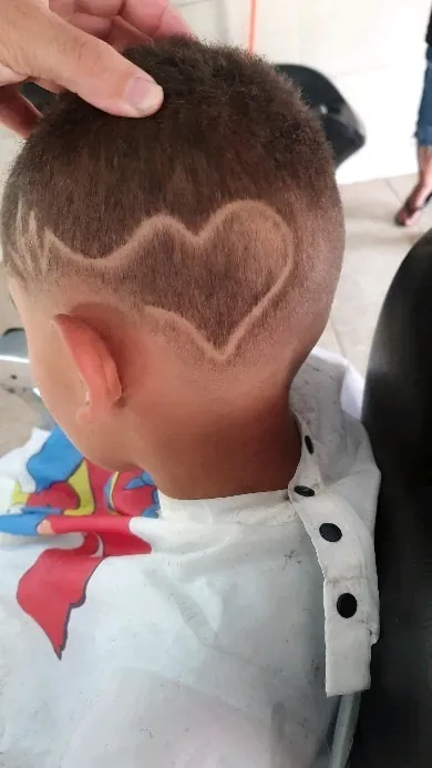 Corte infantil com desenho de coração - Barbearia Lacordaire, Divinésia MG