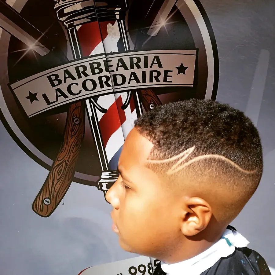 Corte infantil com risco na navalha em Divinésia